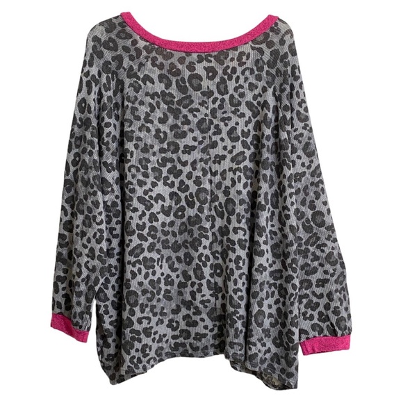 Honeyme Curvy Gray Animal Print With Pink Contrast Oversized XL Top - Picture 3 of 5